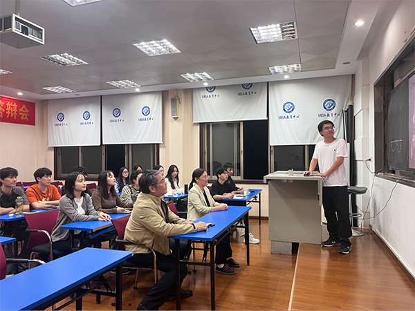 藝林師說 王琦教授引領研究生跨學科交流，共繪文化藝術新圖景